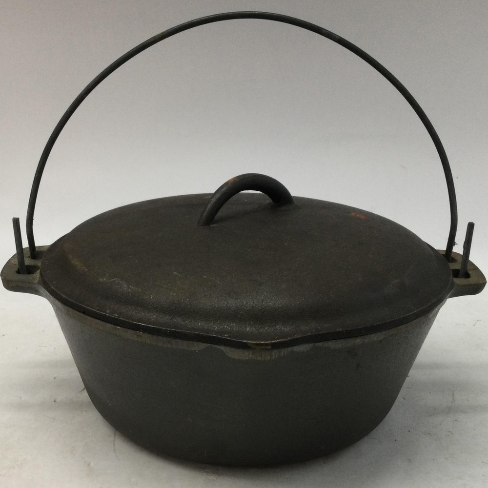 Vintage Made in USA Cast Iron Dutch Oven No 8 with Lid and Bail Handle 10.25 In